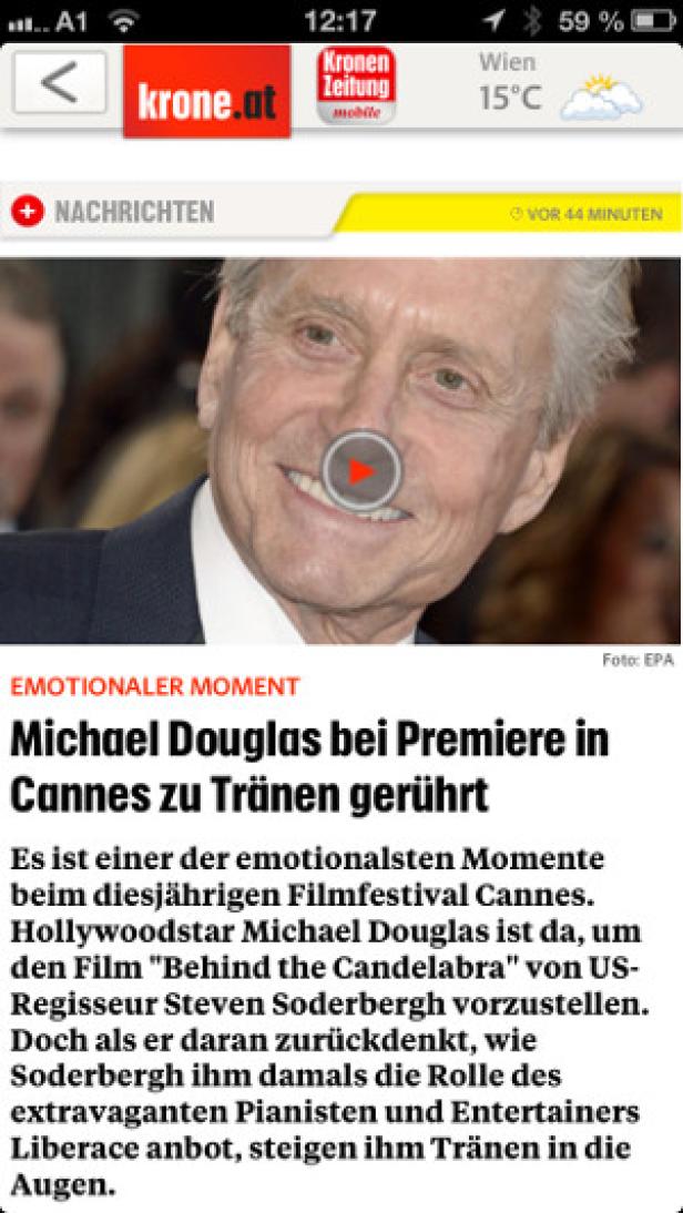 Michael Douglas lächelt bei der Premiere in Cannes, gerührt zu Tränen.
