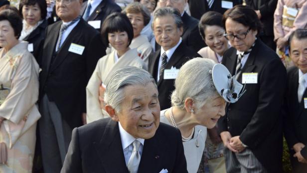 Der ehemalige japanische Kaiser Akihito und Kaiserin Michiko bei einer öffentlichen Veranstaltung.
