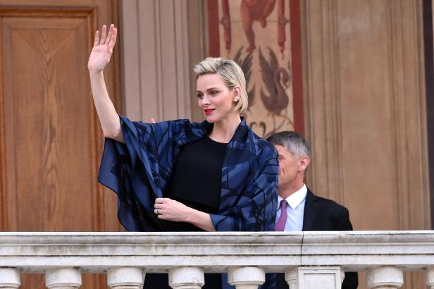 Charlene zeigt sich zu Fronleichnam alleine