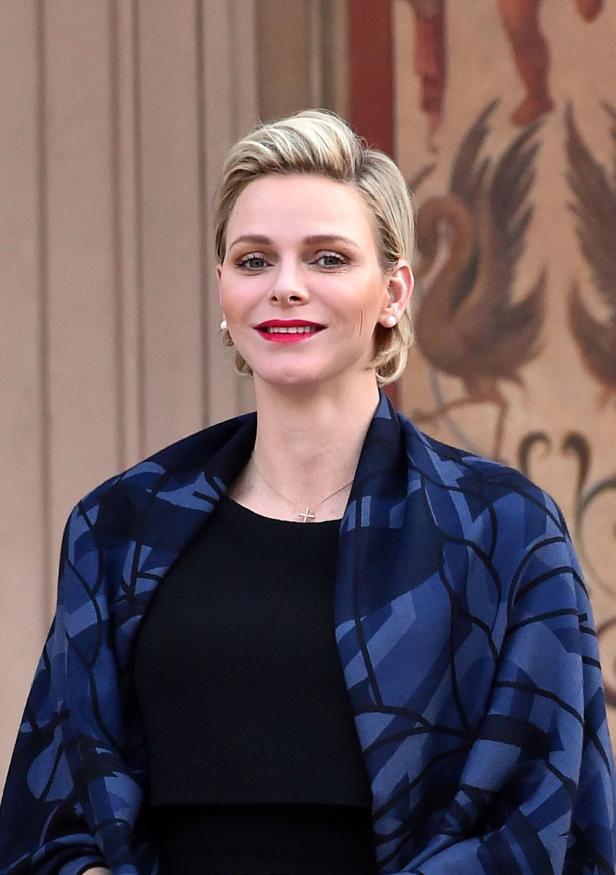 Charlene zeigt sich zu Fronleichnam alleine