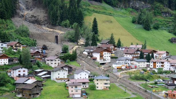 Aufräumarbeiten nach den Unwettern in Tirol