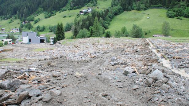 Aufräumarbeiten nach den Unwettern in Tirol