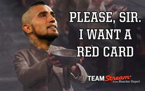 Eine Fotomontage, die Arturo Vidal als Bettler mit der Aufschrift „Bitte, Sir, ich möchte eine rote Karte“ zeigt.