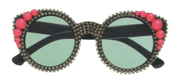 Eine runde Sonnenbrille mit Strass und rosa Kugeln verziert.