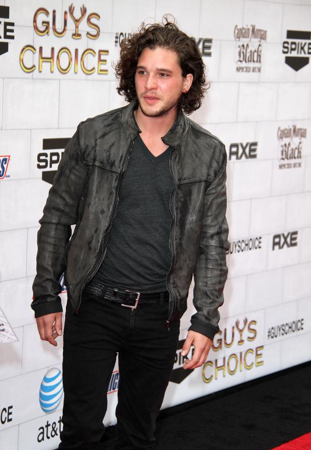 Kit Harington auf dem roten Teppich bei den „Guys Choice Awards“.
