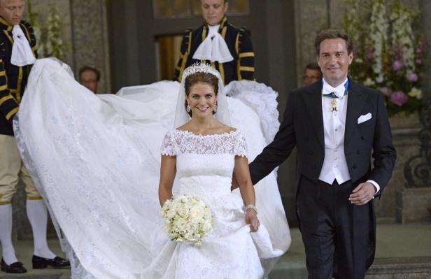Prinzessin Madeleine und Christopher O'Neill verlassen die Kirche nach ihrer Hochzeit.