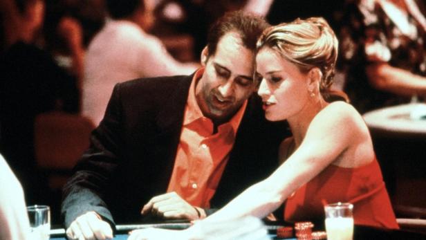 Nicolas Cage und Elisabeth Shue am Spieltisch in „Leaving Las Vegas“.