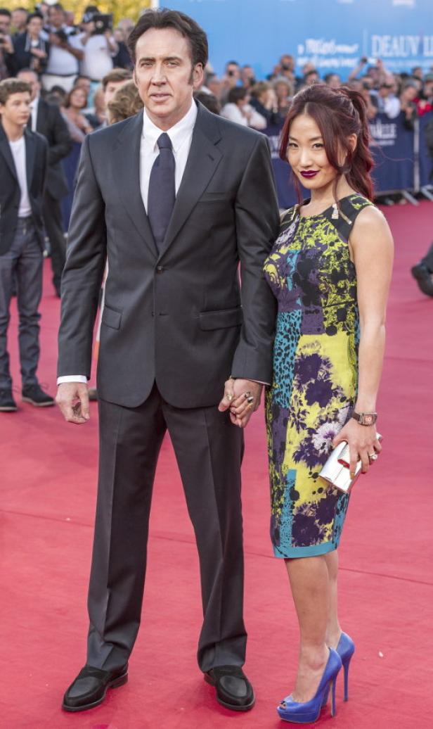 Nicolas Cage und seine Frau Riko Shibata auf dem roten Teppich.