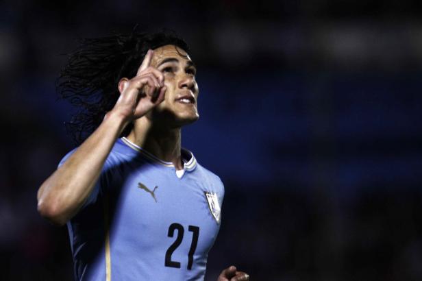 Edinson Cavani feiert ein Tor für Uruguay.