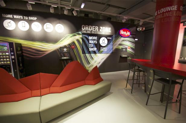 Ein Hervis-Geschäft mit einer „Order Zone“ und einer Lounge zum Online-Bestellen.