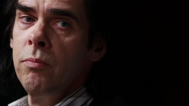 Nick Cave schlüpft in die Rolle seiner Frau