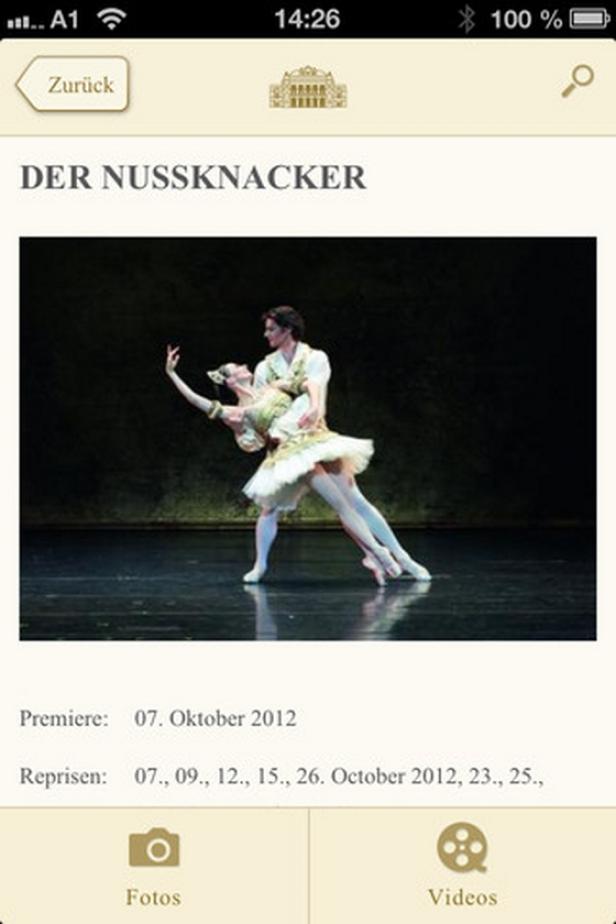 Ein Paar tanzt eine Szene aus dem Ballett „Der Nussknacker“.