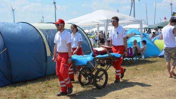 Nova Rock: 35 Grad heizen den Fans ein