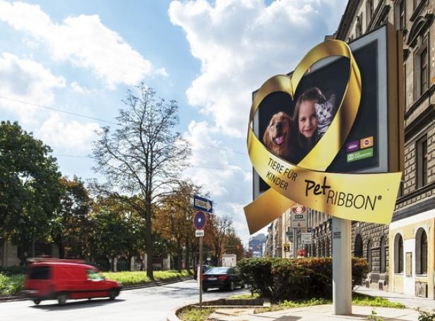 Mit formatsprengenden Rolling Boards wird die Kommunikationswirkung der Awareness-Kampagne hergestellt.