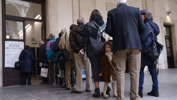 Schicksalsreferendum in Italien: Wirbel um radierbare Stifte