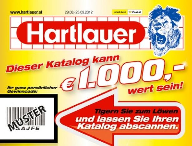 Mit der Codierung der aktuellen Kataloge erfolgt eine, nur auf dem zweiten Blick sichtbare Individualisierung der Gesamtauflage des Werbemittel (c: hartlauer) Ein Werbeflyer von Hartlauer mit dem Slogan „Dieser Katalog kann 1.000 Euro wert sein!“.