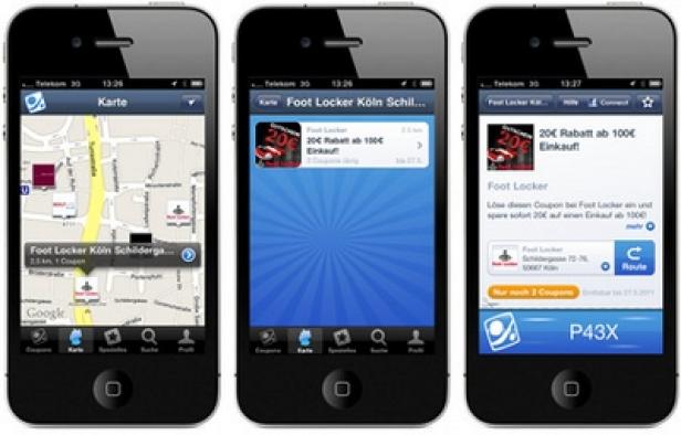 Auf drei iPhones wird eine App mit Coupons für Foot Locker in Köln dargestellt.