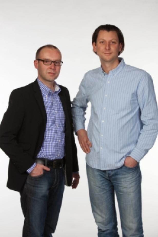 Gerhard Froner, Michael Niedermoster - Geschäftsführer und Gründer von Aktionsfinder.at (c: aktionsfinder.at) Zwei Männer stehen vor einem weißen Hintergrund.