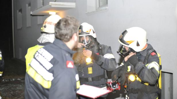 Pensionistin stirbt bei Brand, Wohnhaus evakuiert