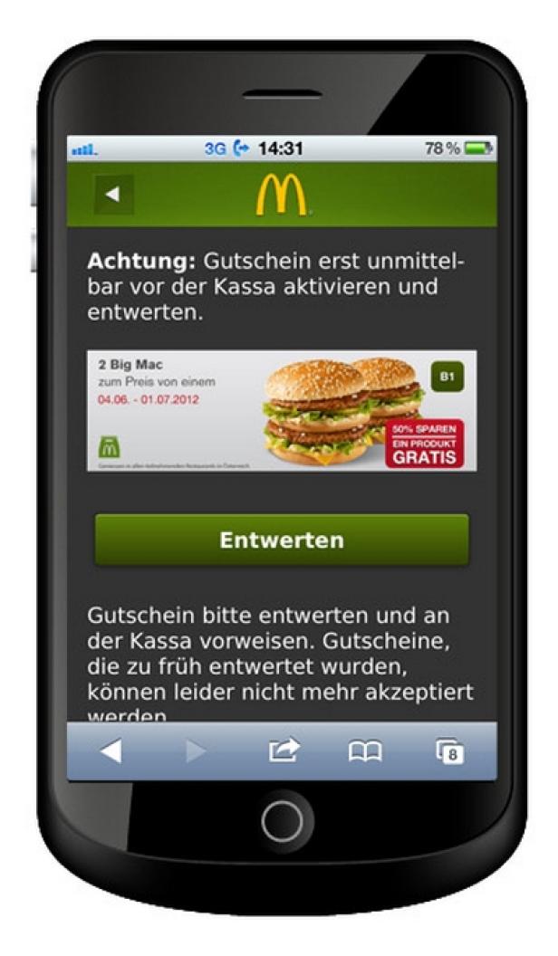 Auf dem Bildschirm eines Smartphones wird ein McDonald's-Gutschein für zwei Big Macs angezeigt.