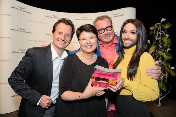 Ein Flügel für Conchita: Wiener Stadthalle ehrt Wurst