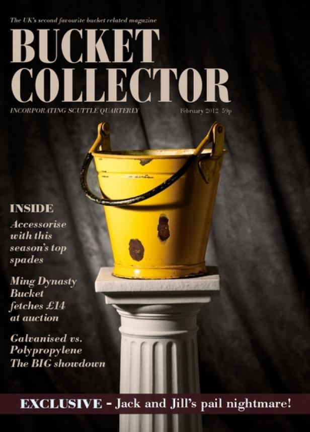 Lürzers's Archiv - Untouchable Covers - Leo Burnett/Arc London Das Cover des „Bucket Collector“-Magazins mit einem gelben Eimer auf einem Sockel.