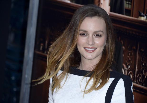 Leighton Meester lächelt in die Kamera.