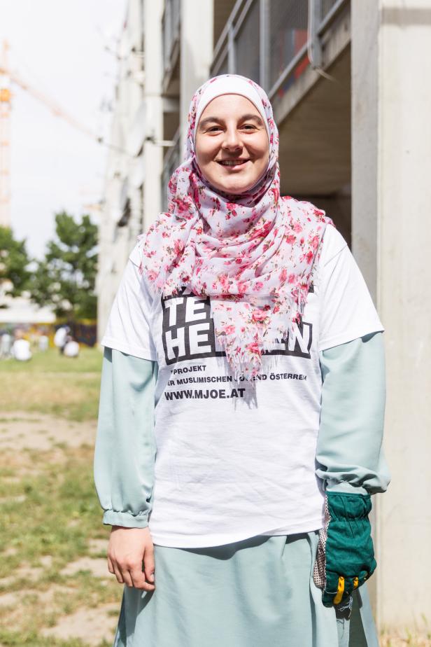 Junge Muslime helfen Flüchtlingen und Obdachlosen