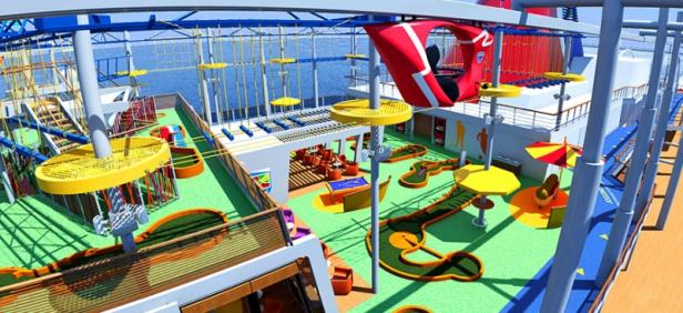 Ein Spielbereich mit Minigolf, Klettergarten und anderen Aktivitäten auf einem Kreuzfahrtschiff.