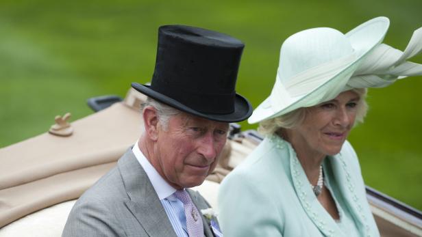 König Charles III. und Königin Camilla bei einer öffentlichen Veranstaltung.
