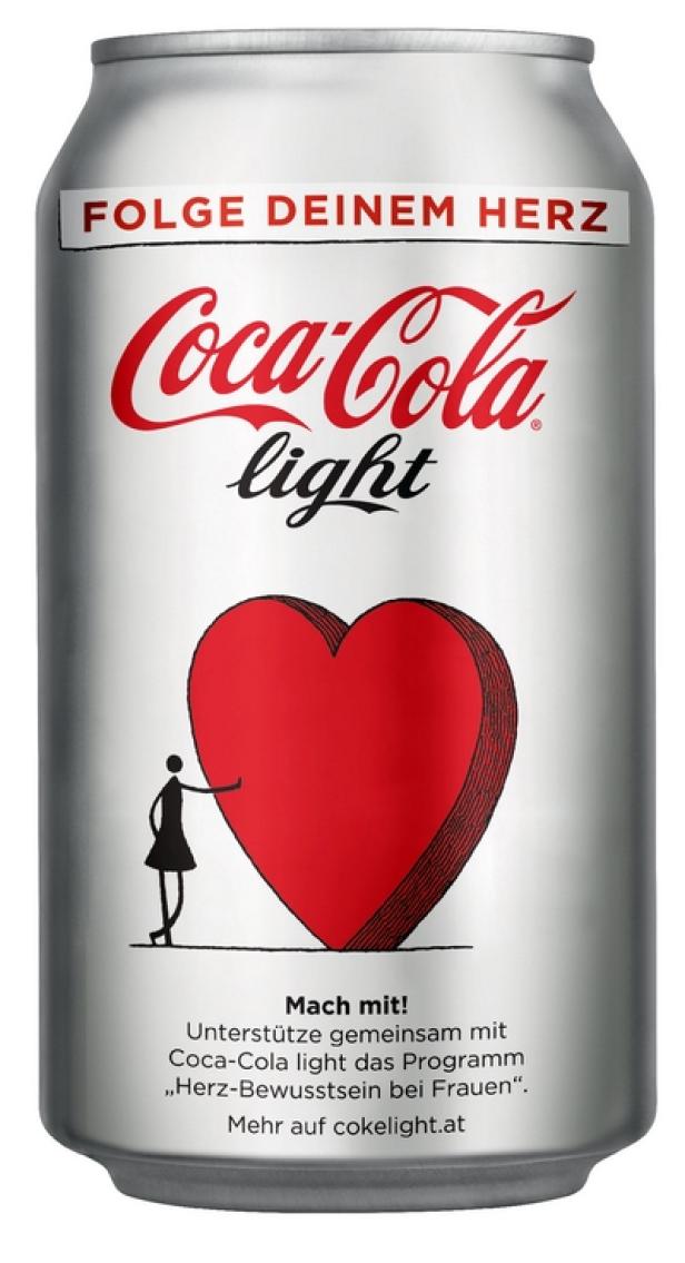 Coca-Cola light (c: coca-cola light) Eine Dose Coca-Cola light mit einem roten Herz und dem Slogan „Folge deinem Herz“.