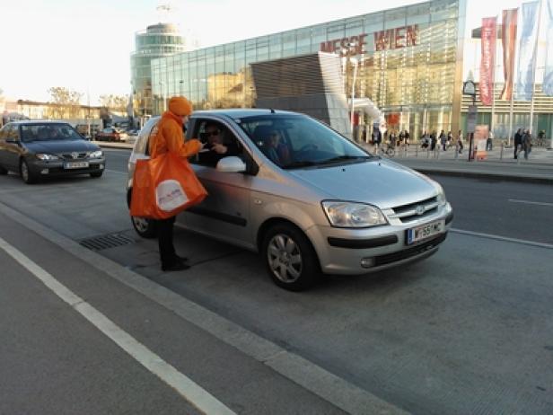 ING-DiBa Austria - Guerilla Marketing - Vienna Autoshow 2012 - Sales Crew