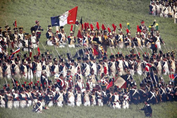 200 Jahre später: Schlacht von Waterloo nachgestellt