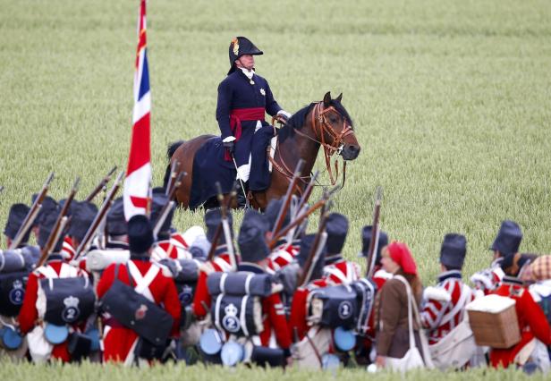 200 Jahre später: Schlacht von Waterloo nachgestellt