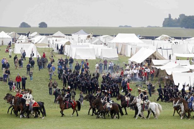 200 Jahre später: Schlacht von Waterloo nachgestellt
