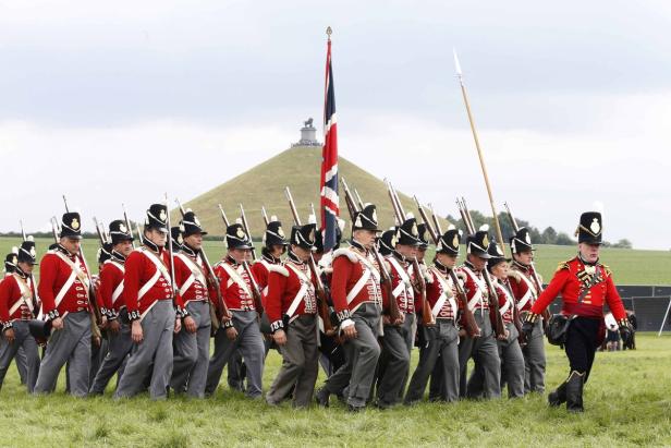 200 Jahre später: Schlacht von Waterloo nachgestellt
