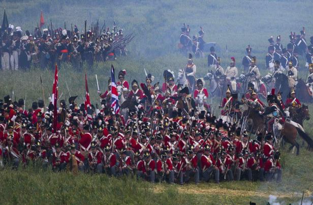 200 Jahre später: Schlacht von Waterloo nachgestellt