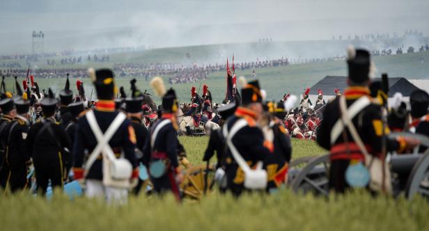 200 Jahre später: Schlacht von Waterloo nachgestellt