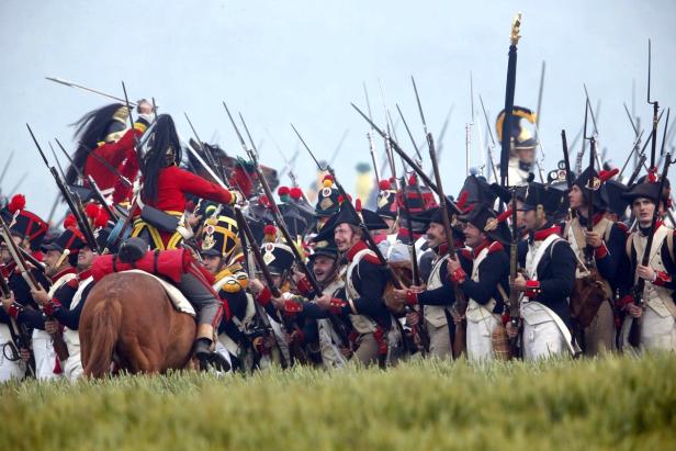 200 Jahre später: Schlacht von Waterloo nachgestellt