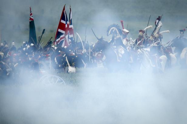 200 Jahre später: Schlacht von Waterloo nachgestellt