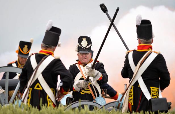 200 Jahre später: Schlacht von Waterloo nachgestellt