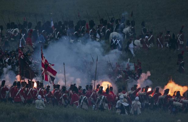 200 Jahre später: Schlacht von Waterloo nachgestellt