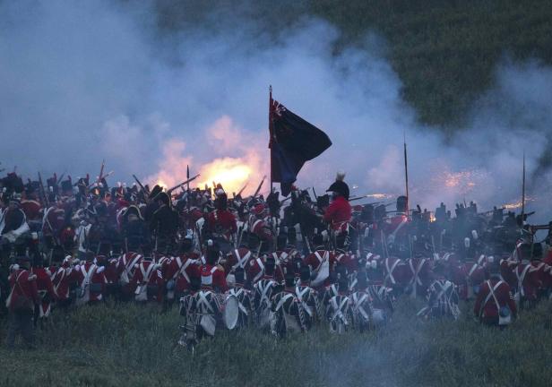 200 Jahre später: Schlacht von Waterloo nachgestellt