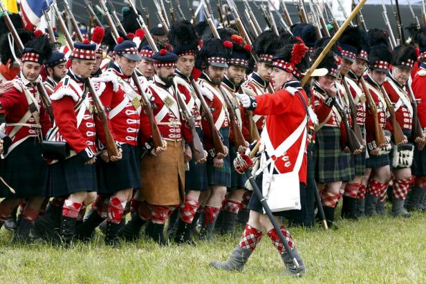 200 Jahre später: Schlacht von Waterloo nachgestellt