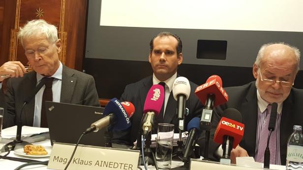 Die Anwälte Ainedter haben Gutachter Brinkmann (li.) engagiert