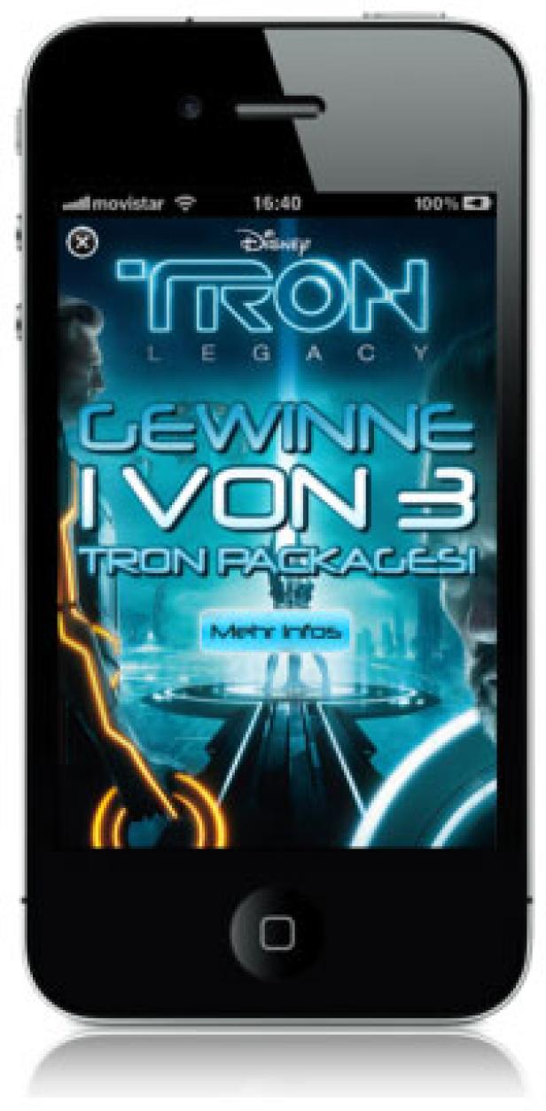 Film.at - iPhone-App - Entertainment Media - Filmplakat Auf dem Bildschirm eines iPhones ist Werbung für „Tron: Legacy“ zu sehen.