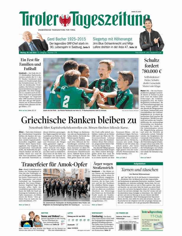 Jugendliche Fußballspieler des FC Wacker Innsbruck jubeln über einen Sieg.