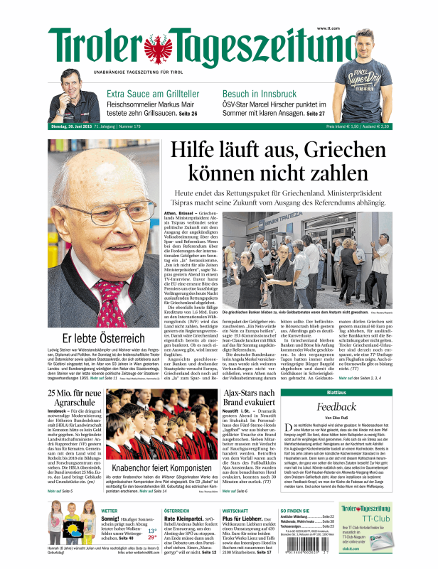 Menschen stehen vor einer Bank in Griechenland, während die Finanzkrise andauert.