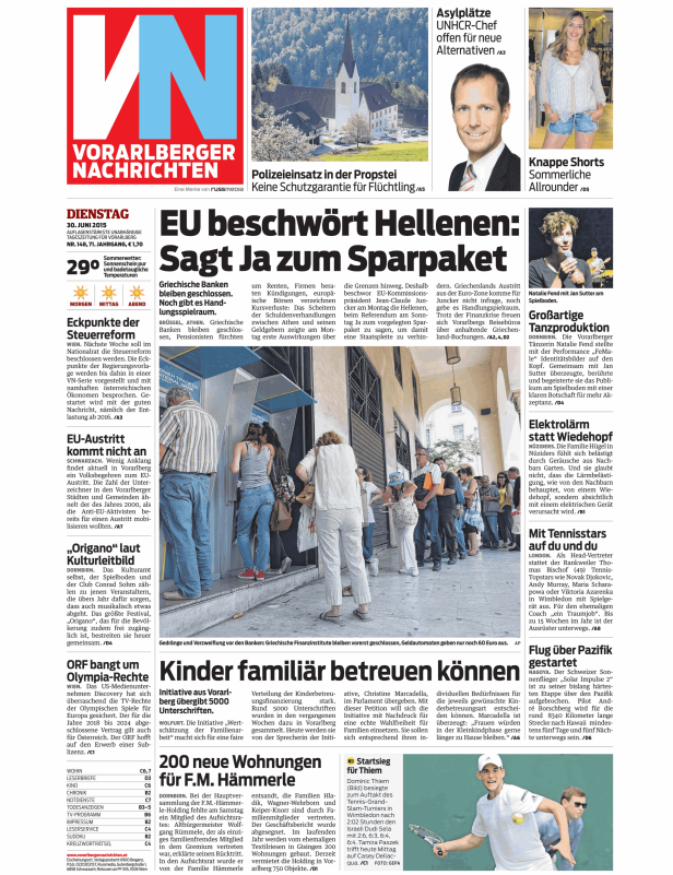 Menschen stehen vor griechischen Banken Schlange, um Geld abzuheben.
