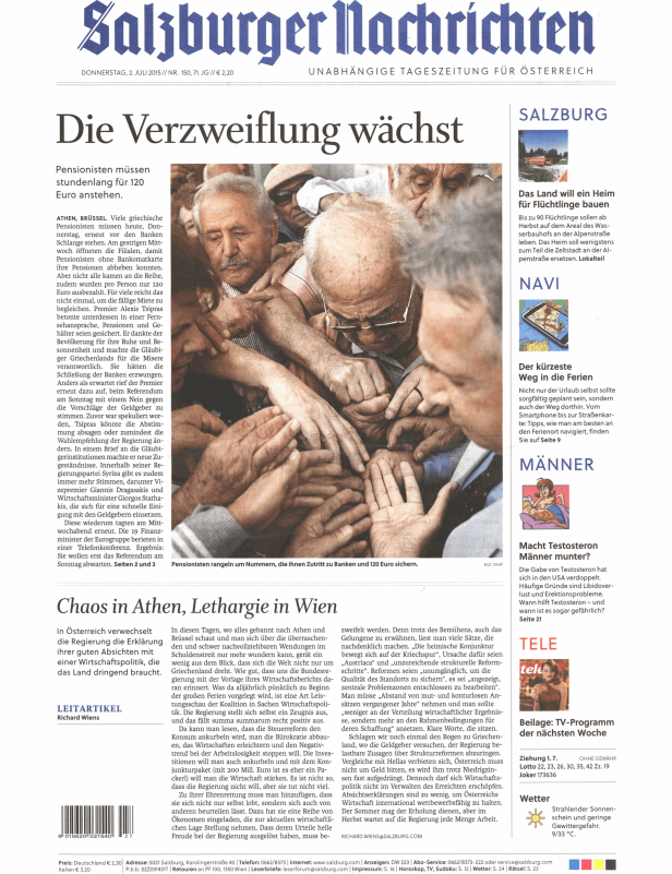 Eine Menschenmenge drängt sich um Nummern, um Zugang zu Banken zu erhalten.